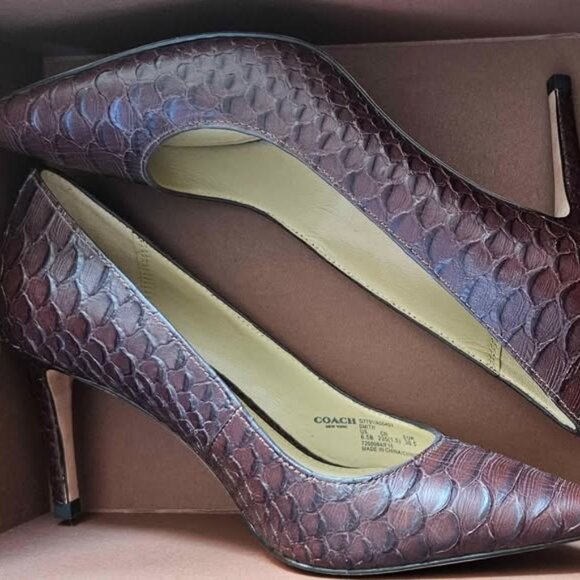 COACH CROCODILE CHESTNUT PUMP HEELS - Picture 3 of 6